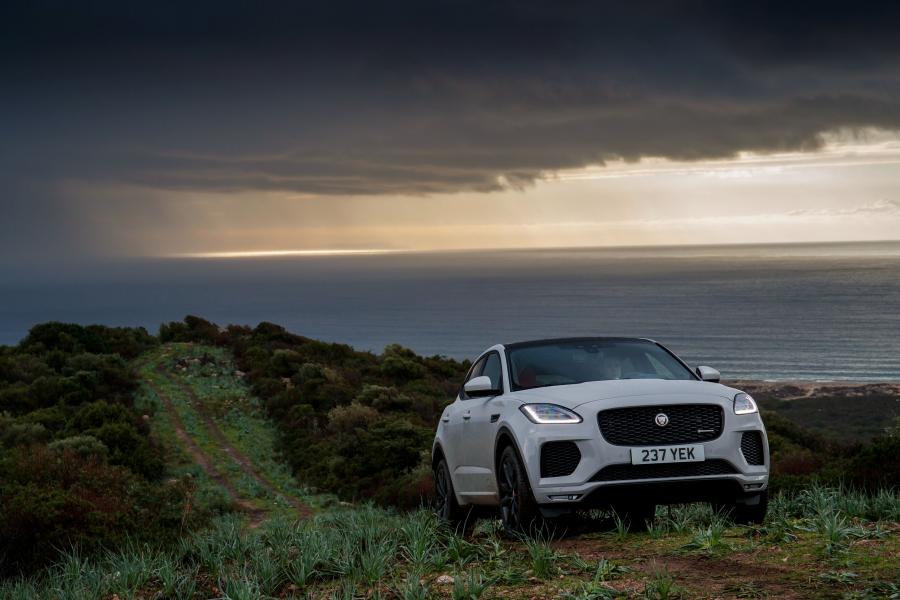  Jaguar E-Pace P300 AWD R-Dynamic 2017 года  (WW) (фото 11 из 40)
